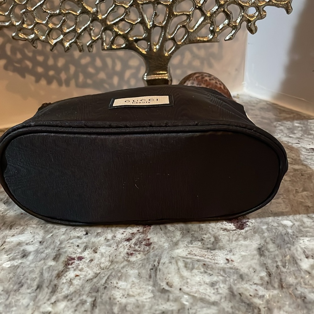 New Gucci Bloom Pouch View 3